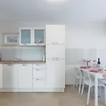 Pet Friendly In לובראן
