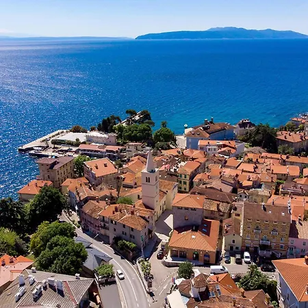Holiday home Awesome In With House Sea View