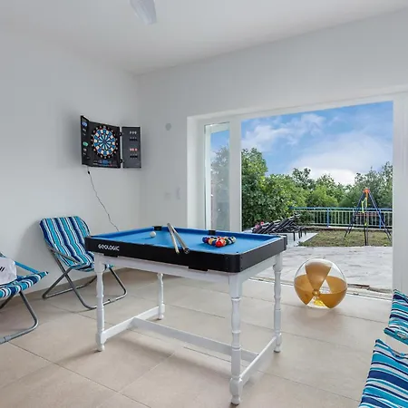 Awesome In With House Sea View